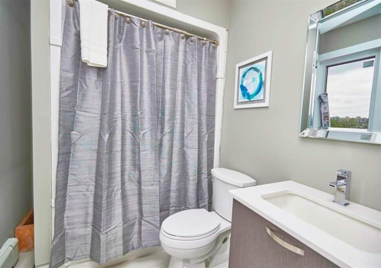 Fallsview Boutique 2Bd 1B Apartment Niagara Falls Exterior photo